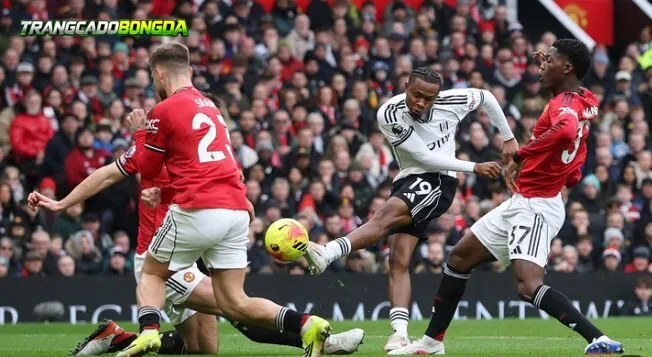 Các cầu thủ Fulham và Man Utd chuẩn bị cho vòng đấu mới.